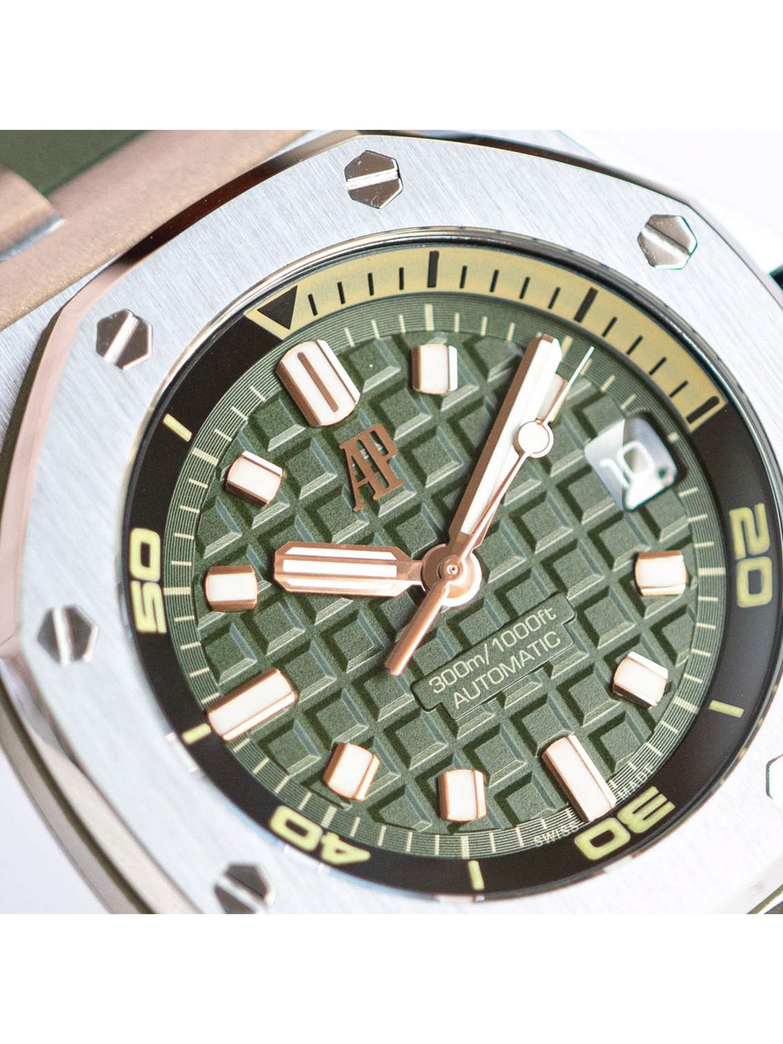 AUDEMARS PIGUET Royal Oak Offshore Automatic Men's Watch 42mm Green Dial - Image 2