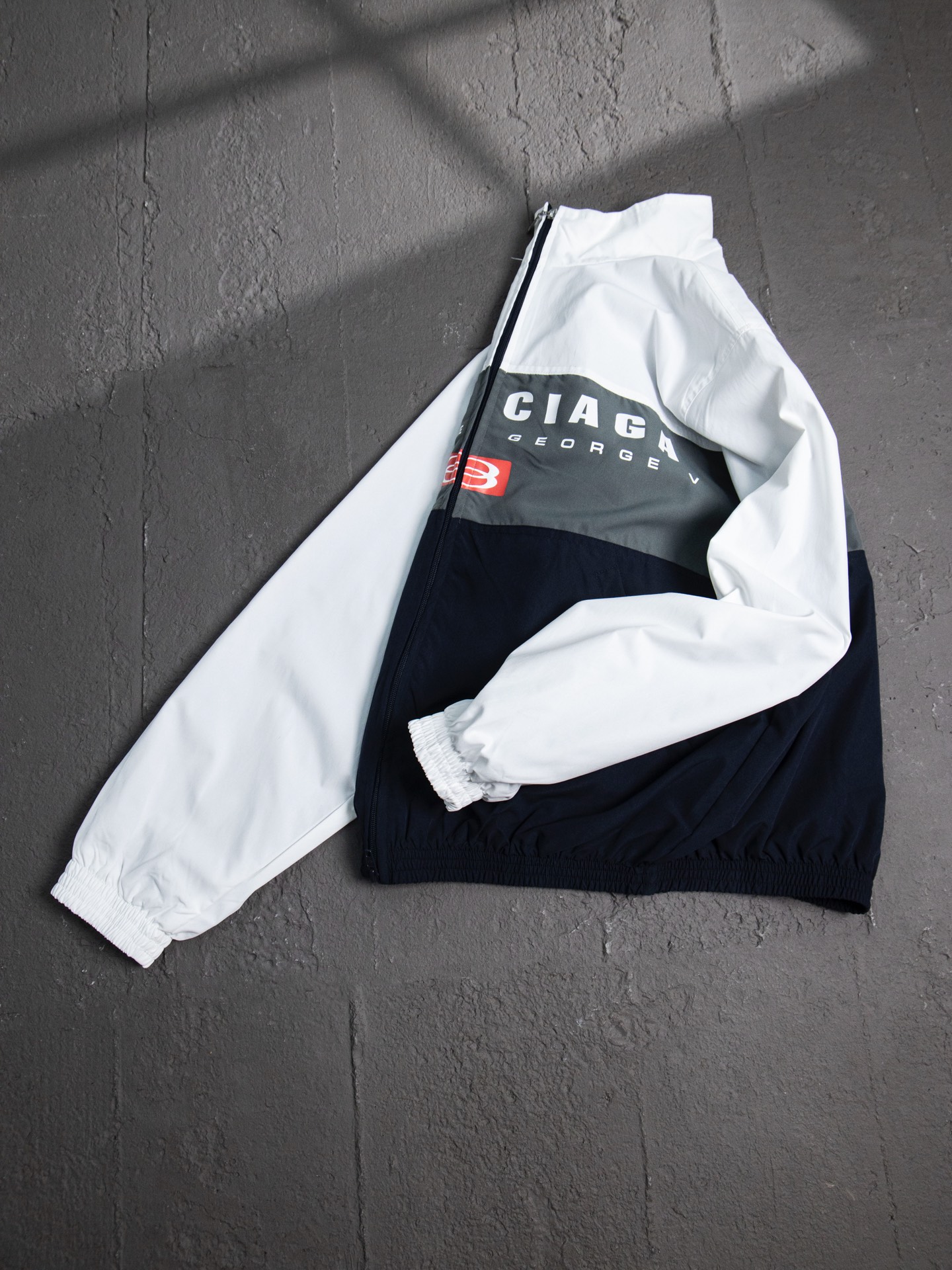 Balenciaga BLCG 25SS 82 three-tone red double ring print patchwork jacket - Image 3