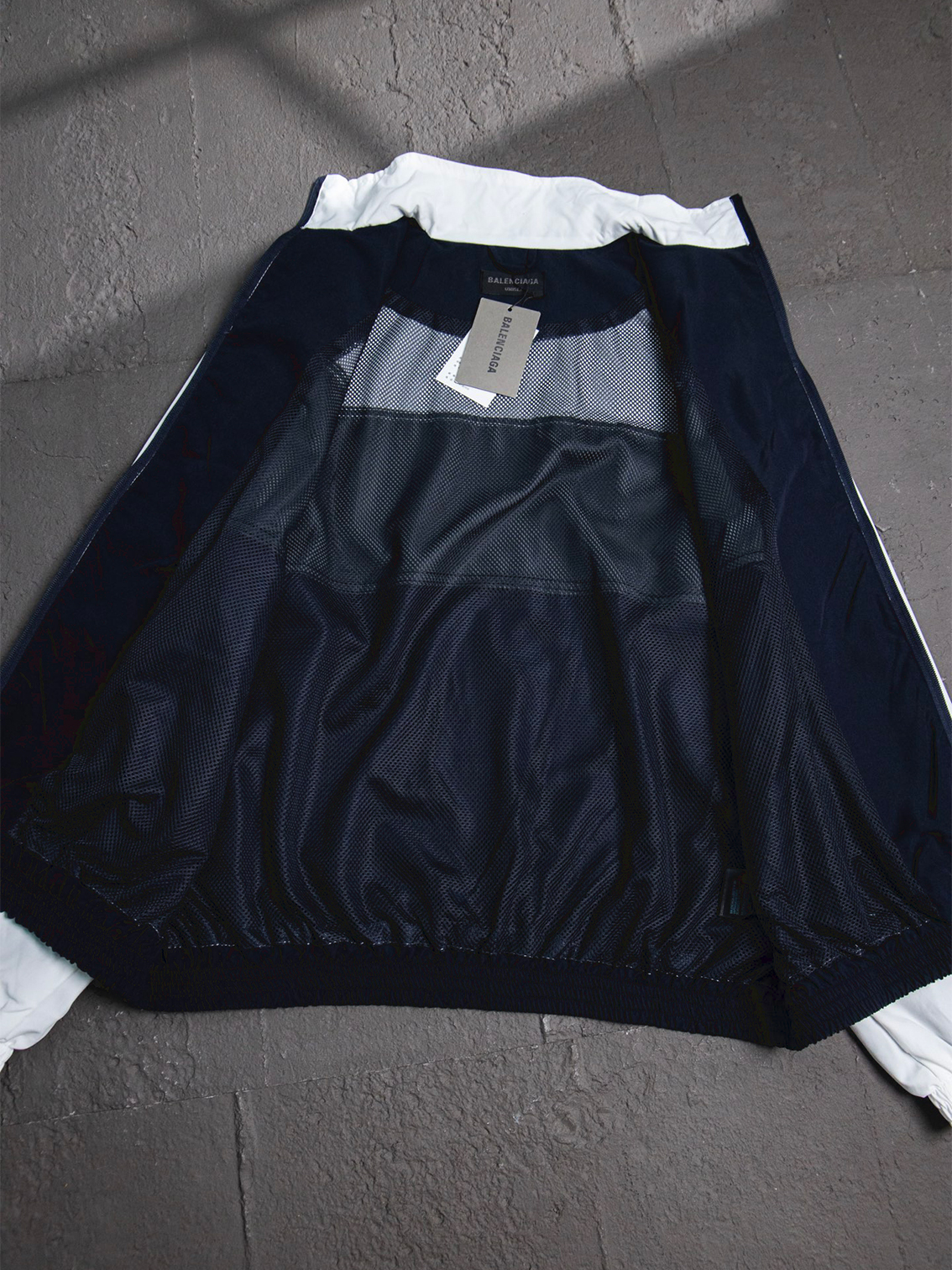 Balenciaga BLCG 25SS 82 three-tone red double ring print patchwork jacket - Image 6